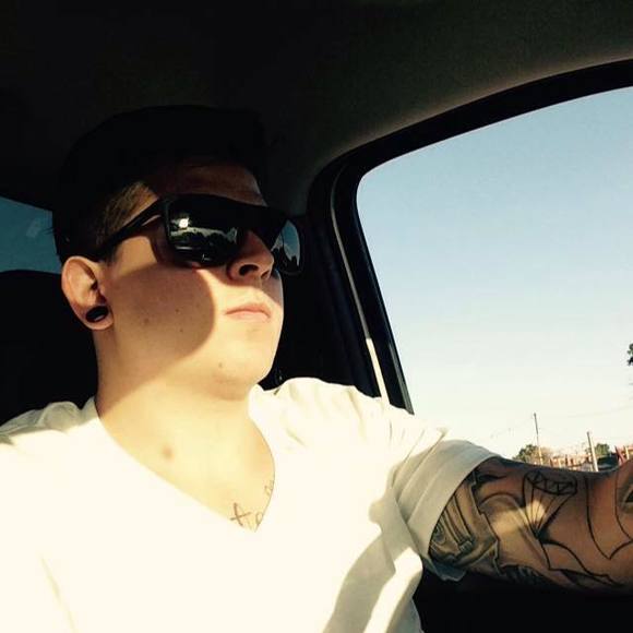 Meet your Posher, Tommygunz - Picture 1 of 1